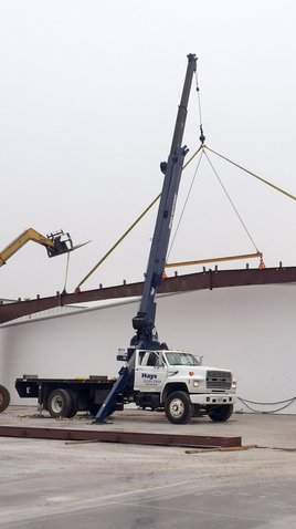 Crane setting trusses for steel building at CDJR of Walla Walla